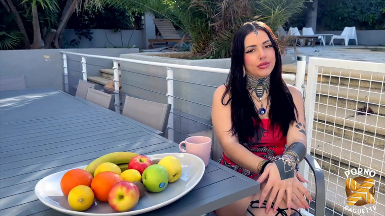Porno Baguette: Laeticia, una forte personalità all'interno di un bel corpo!