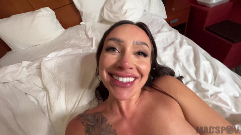 J-Mac: Slutty Big Lip Babe Sisi Rose Gets Fucked in Hotel...