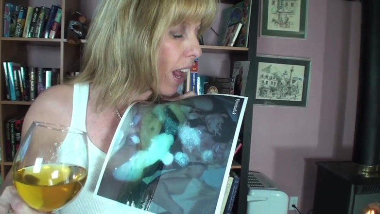 Carol Cox - The Original Internet Porn Star: Minum kencing &amp; meludah pada pancutan penghormatan