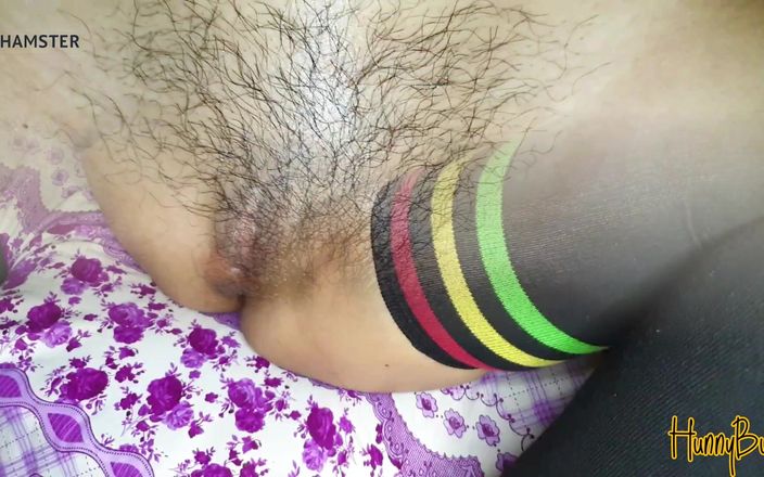HunnyBunny: Teen in strümpfen probiert verschiedene sex-posen