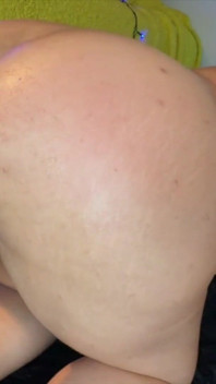 Menina com uma bunda incrível é fodida na cam