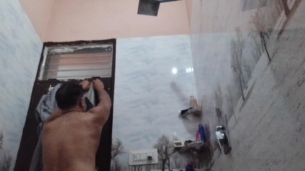 Austin Rose: Sugar daddy fa il bagno nuda