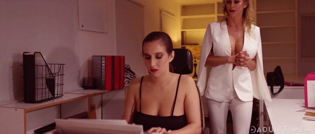 Adult Time: Girlcore - üçüncü yol lezbiyen patronu Alexis Fawx domine ediyor