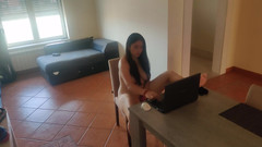 Miss Squirting: 欲火中烧的妻子在丈夫拒绝做爱后吮吸送货员