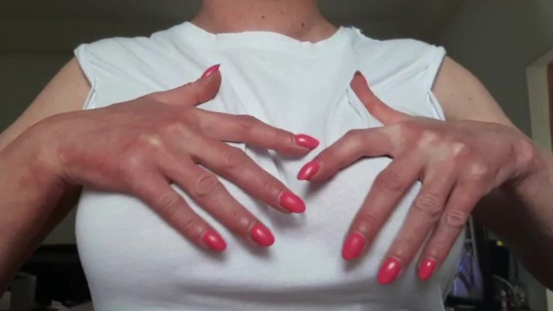 Aqua Pola: Orgasme puting dan menyejukkan seterusnya dengan membasahi T-shirt Saya