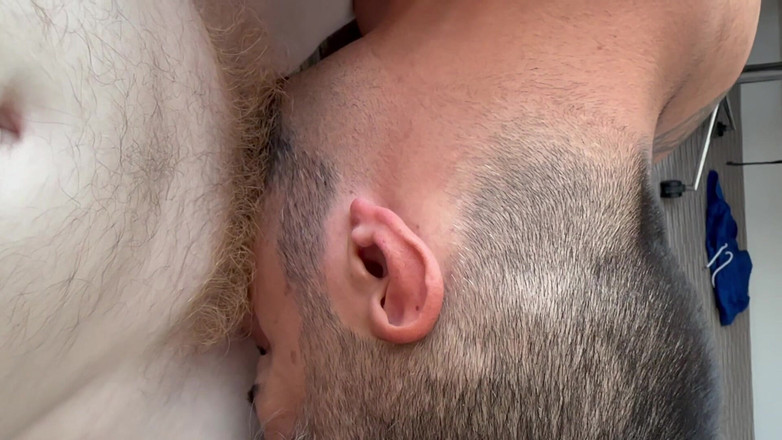 8IncherGinger: Seksowne dno bierze 8 " aż do gardła