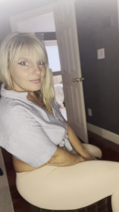 Whitneylane: घुड़सवारी सौतेली मम्मी अपने सौतेले बेटे को उसकी सवारी पैंट सूँघते हुए पाती है