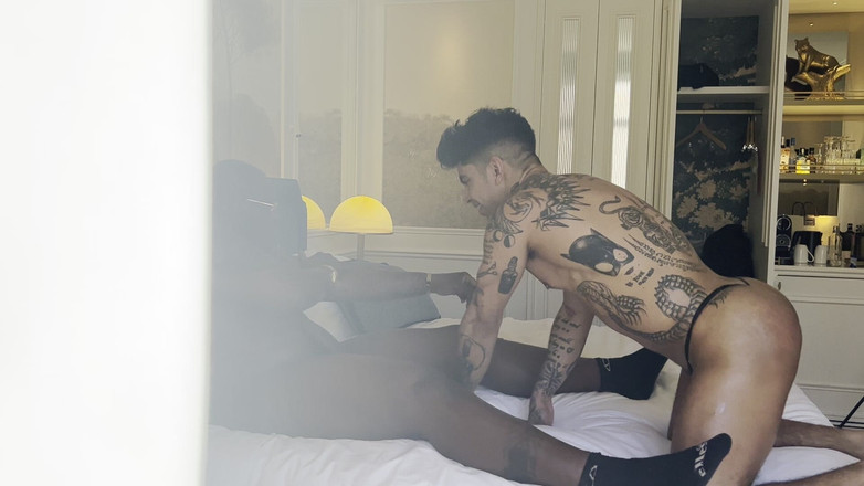DADDYBLACKXXX: Påkommen pappa svart knullar sexig tatuerad man