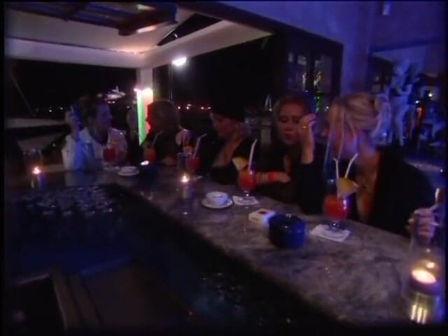 Lucky Cooch: Vintage babes having fun at the bar