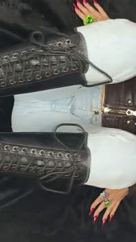 Footjob in Dr. Martens Stiefeln