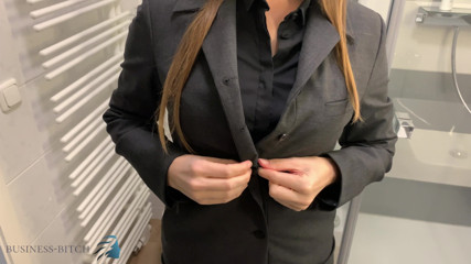 Business Bitch: Assistente se despi depois do trabalho de banho sexy