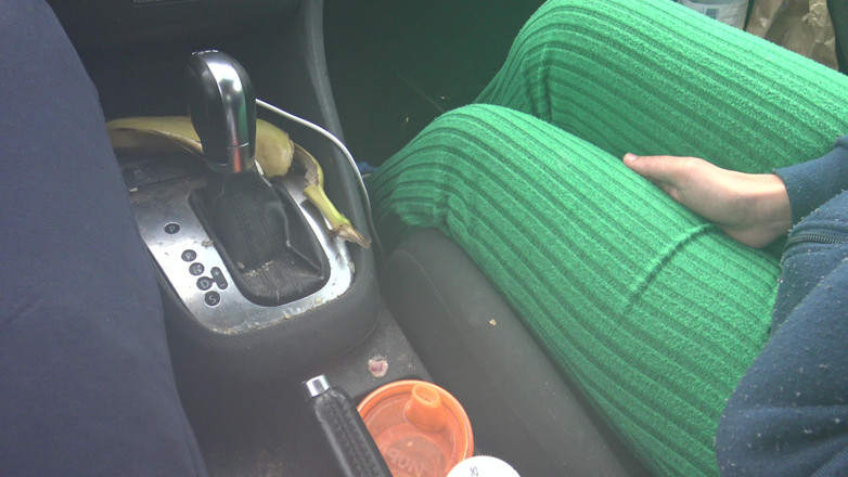 Stepmom Susan: モントリオールの車の中で継息子のチンコに触るフレンチ・カナディアンの継母