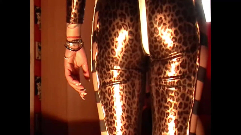 SassyTiff: Slave Drink All My Pee