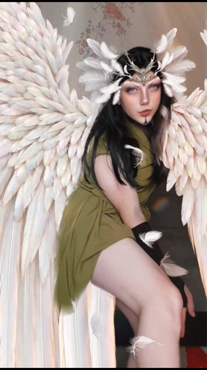 Kitty_Cross: Небесна красуня: гладка, сексуальна та ангельська фембоя