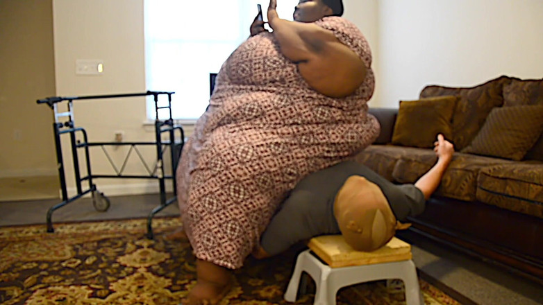 Full Weight Productions: Mz. Fluff feels out the hard board