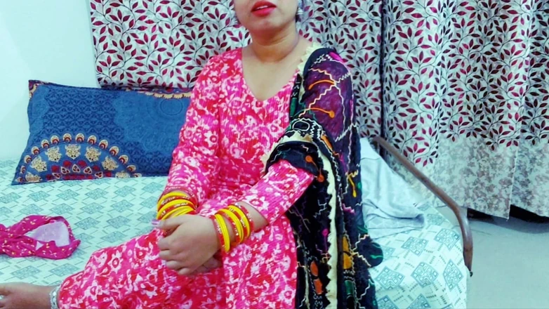 Desi Pari Bhabhi: Горячую МАЧЕХУ XXX жестко трахнули до оргазма с хинди аудио с грязным разговором пасынок соблазняет дома