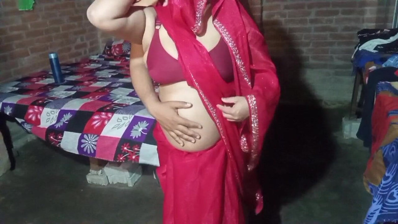 Manjushukla: Laal Sari Me Bhabhi Ji ziet er erg heet en...