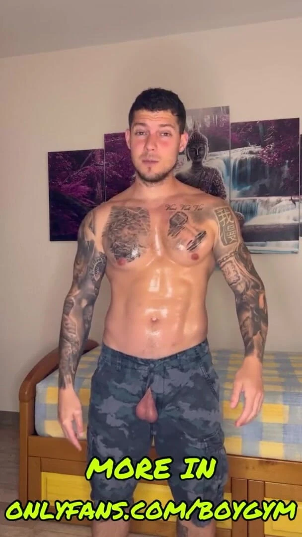 BoyGym: Militer seksi muncrat tanpa sentuhan, lebih banyak di onlyfans