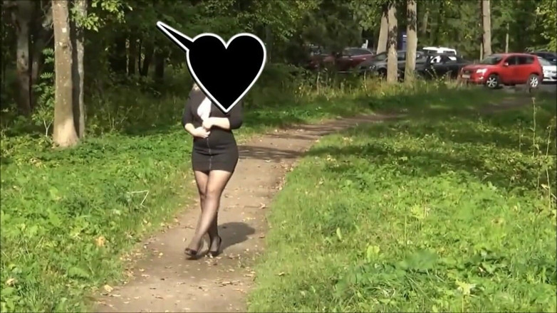Nylon-Heels: Um passeio no parque de meias milf