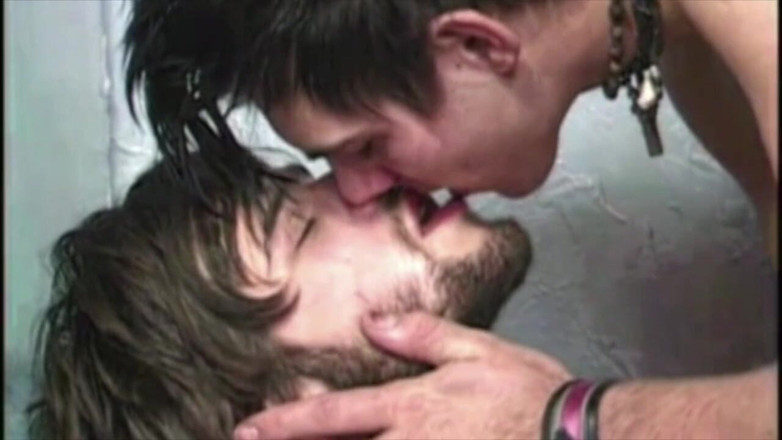 GAY VINTAGE PORN: Yatakta sikiliyor