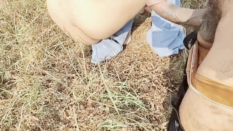 Fuckkkker: Ukazování čůráka pro Bhabhi v džungli, Bhabhi zapůsobil můj velký čůrák, když...