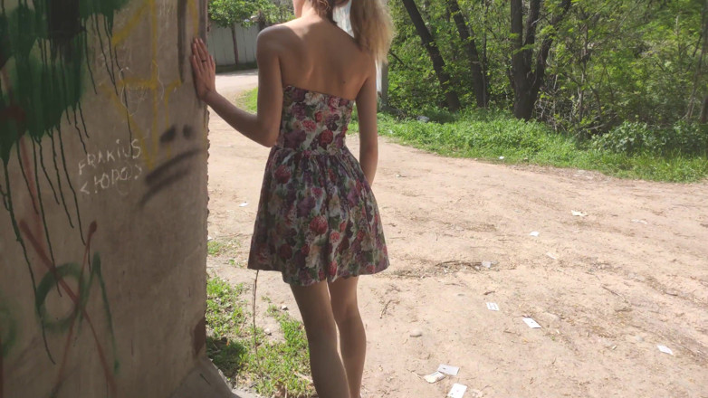 AnGelya G: Lifted Her Skirt at Outdoors and Sucked Park