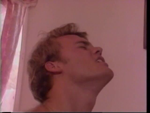 Old Good Porn: Zralá brunetka dostane ošukanou chlupatou kundičku