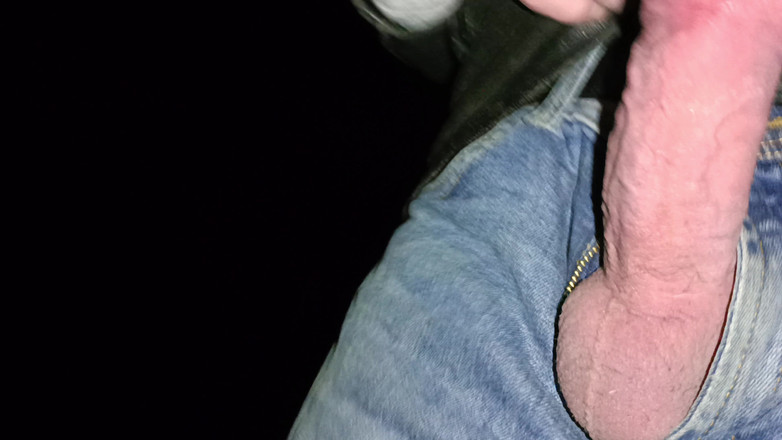 Rockardglans: 夜のクルージング、森の中で大きなノーカットのチンポオナニーと絶頂 - ロッカード・ダディ