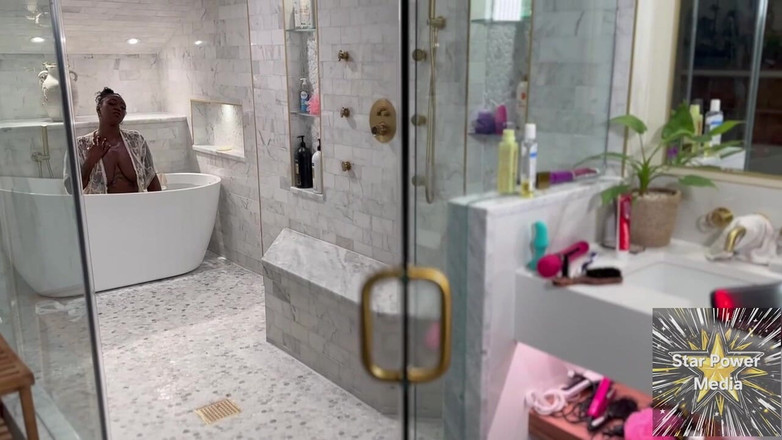 Star Power Media: Smyslné promočení: Gianiny nezbedné koupelové škádlení