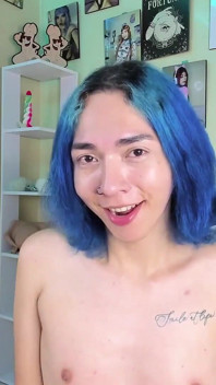 Deine devote sissygi gibt dir einen blowjob
