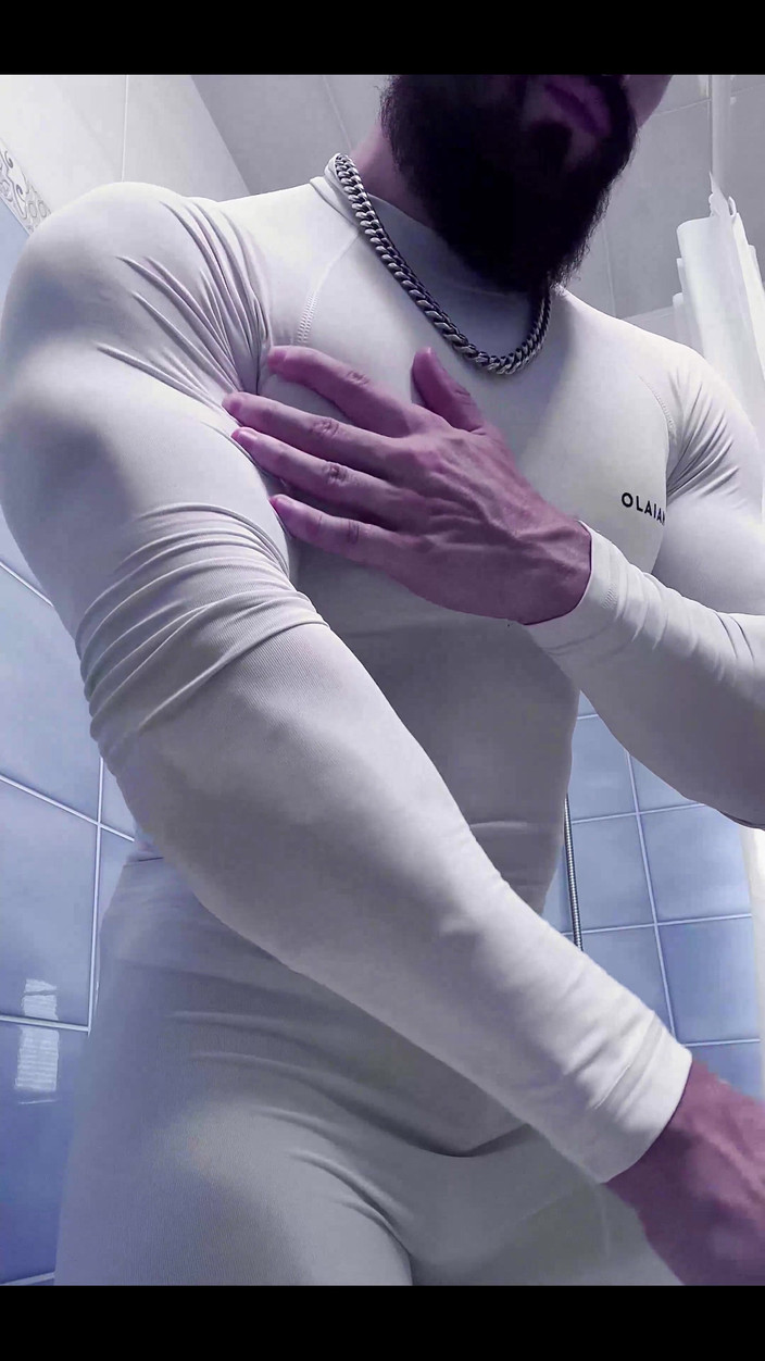 Mister Stone: Tengok otot tebal dalam Spandeks!