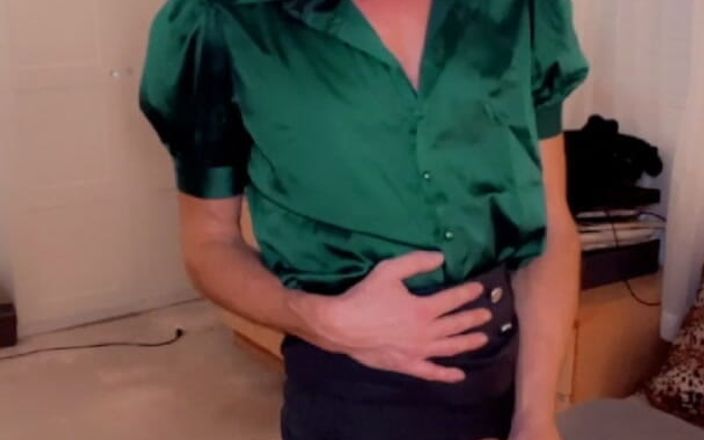 TVI Studios Val Parker: Crossdresser sange dengan stoking nilon