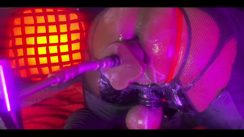 DipsoDeep: Мастурбує дупу і пукає