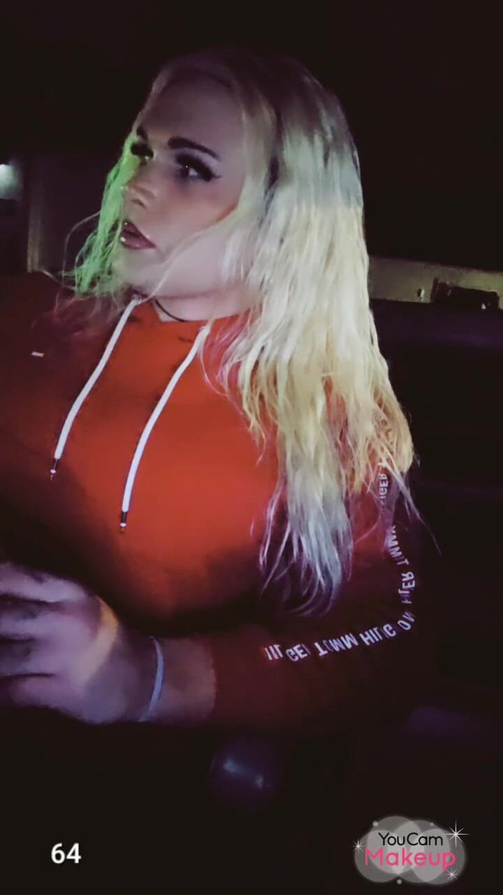 Darkfetish2k: Горячий Транс Курит В 120-х На Публике