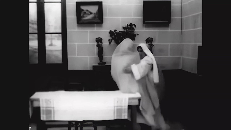 Vintage Erotic Archive: 1925 禁忌修女做爱 - 罕见的法国雄鹿电影恢复（完整）