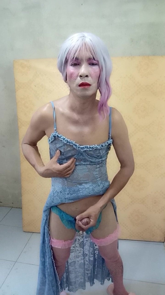 nguyen dang thien tri: Oanh Le Shemale – Lucah Pakaian Seksi Berdiri Dengan Zakar Bahagia...