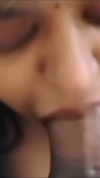 Sexy neuer bhabi harter halsfick und sperma im mund