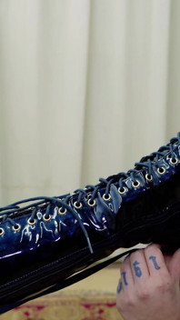 Dominatrix E Escrava Ruiva: Submissa De Plug Anal Lambendo Pés E Buceta (real)