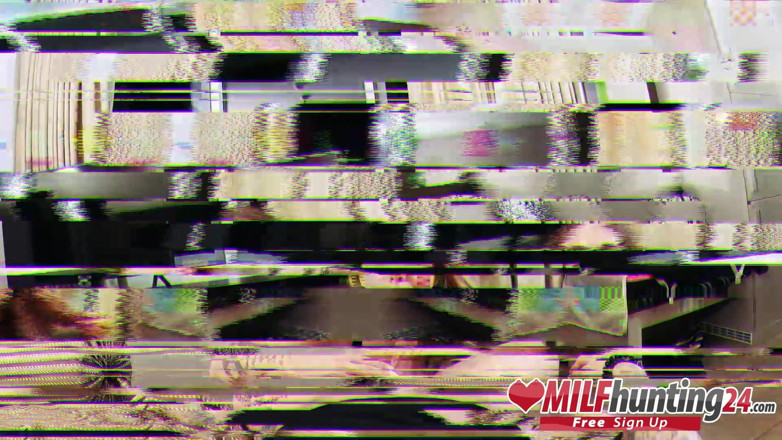 MILF Hunter 24: Cazador de milf golpea a Mia Blow duro y loco...