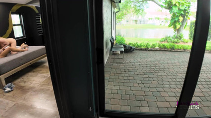 Bare Back Studios: Selina Bentz en hijastra tiene problemas