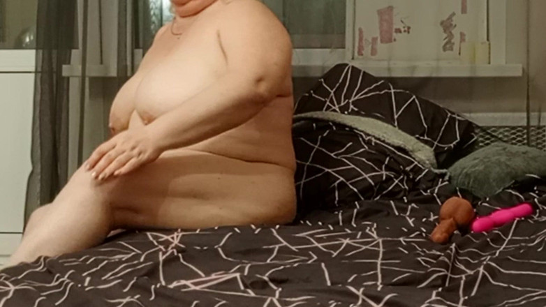 Zona901: 继母自慰并抚摸她的大奶子