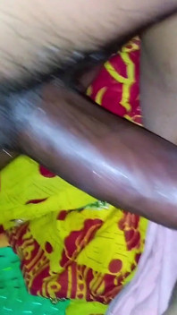 Desi skutečná indická bhabhi poprvé XXX video.