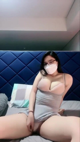 Chinita Wife: Țâțe perfecte de la o fată asiatică sexy