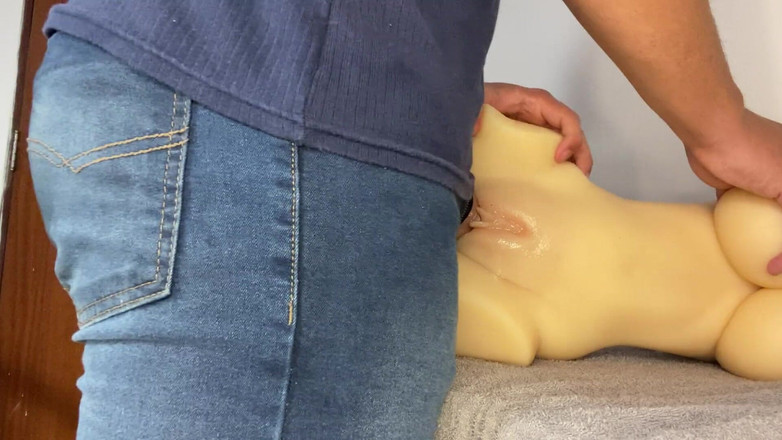 Greedy truck: Pria hot dengan pantat bahenol ini suka banget dientot habis-habisan...