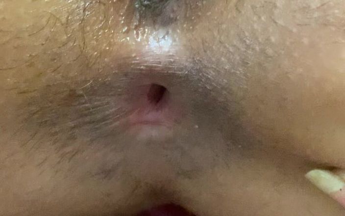 Riya mickey: 热辣的印度女大学生压胸部并在大鸡巴中性交