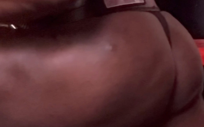 Black mature muscle Brody Richardson: Extravaganz Mit Großem Muskel-hintern