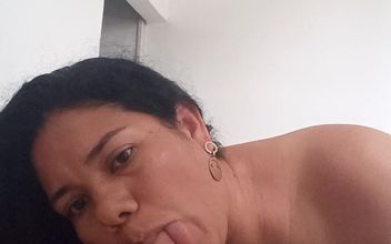 Girlfriend Sucking Rich in Bed