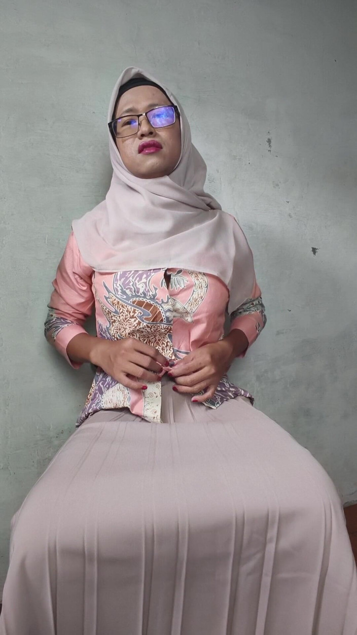 Mitha Shemale: Big Tit Hijab Shemale Masturbates