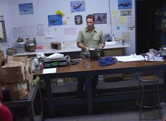 Time To Jerk Off: Гаряча руда мамка трахається в груповусі в поштовій кімнаті
