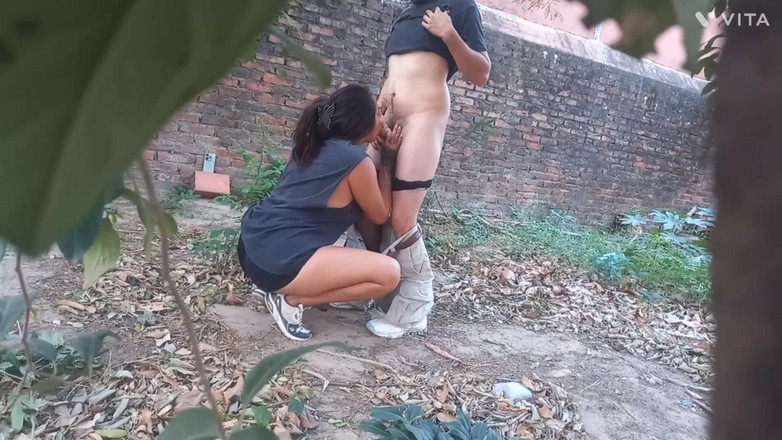 Kamila6922: Трахаю мою сводную невестку в заброшенном доме, и я снимаю все это, не замечая ее